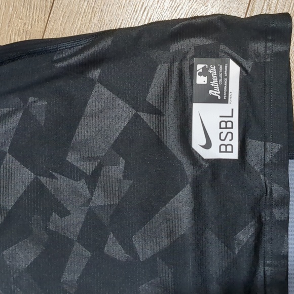 Nike Pro Hypercool 3/4 Sleeve Black Shirt - Picture 2 of 7